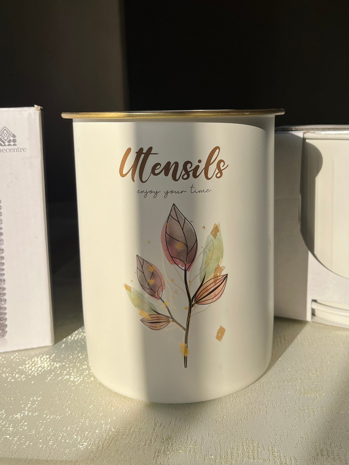 Utensils holder